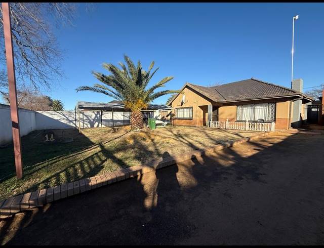 10 BEDROOM HOUSE FOR SALE IN VANDERBIJLPARK CE 2